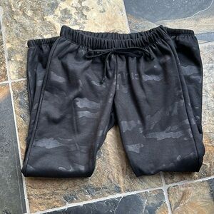 Vintage Havana Black Shiny Camo Sweatpants/Joggers Size Small